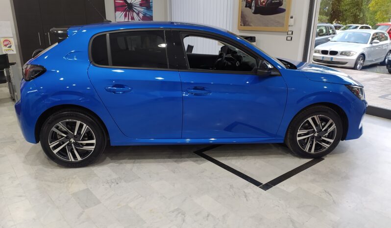 
								Peugeot 208 1.2 PureTech Allure full									